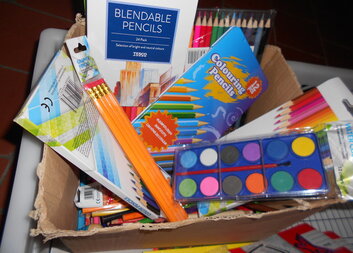 SBÍRKA ŠKOLNÍCH POTŘEB UŽ LETOS POMOHLA 53 DĚTEM