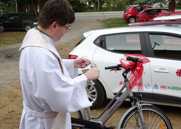 PŘI DNI CHARITY BYLO POŽEHNÁNO I NOVÉ ELEKTROKOLO