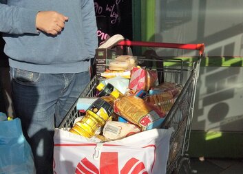 SBÍRKA V UHERSKÉM BRODĚ: POTRAVINY MÍŘÍ K POTŘEBNÝM