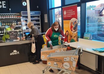 Jarní sbírka v Uherském Brodě: 200 kilogramů zboží pro potřebné