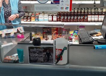 FINANČNÍ SBÍRKA PRO UKRAJINU V PRODEJNÁCH NA UHERSKOBRODSKU