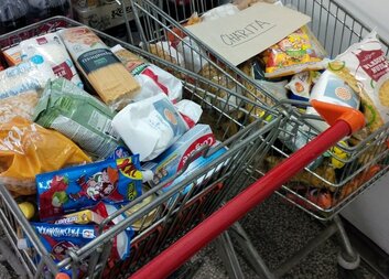 POTRAVINOVÁ SBÍRKA V BRODĚ: VSTŘÍCNOST A SNAHA POMOCI 