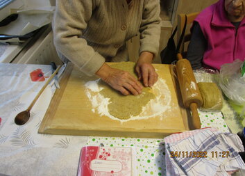 PEČENÍ VÁNOČNÍHO CUKROVÍ S KLIENTY VE SLAVKOVĚ  