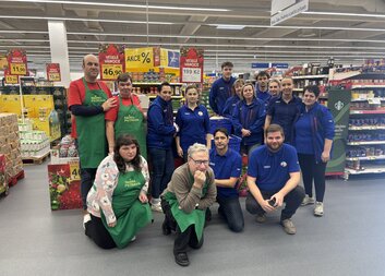 „Nezlobte se, daruji zboží jen za stovku“- i skromní dárci se podepsali na rekordu sbírky