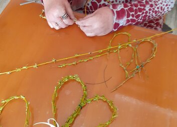 Jarní sluníčko vytáhlo ven i klienty z Charitního domu Slavkov